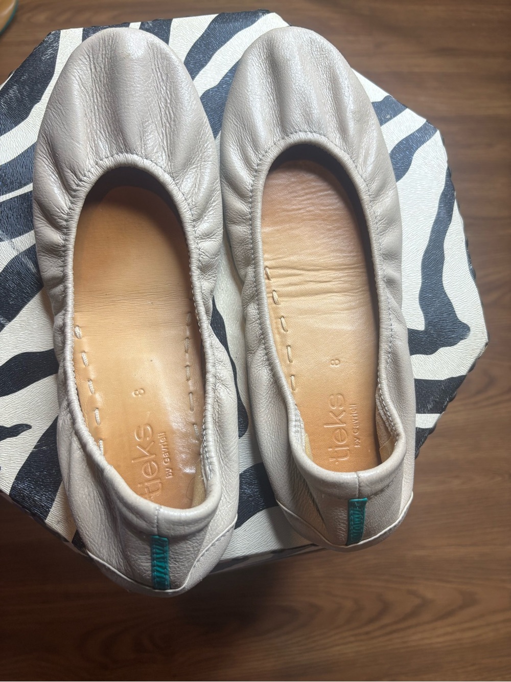 Tieks Taupe Gavrieli Leather Ballet Flats with Teal Heel Tab